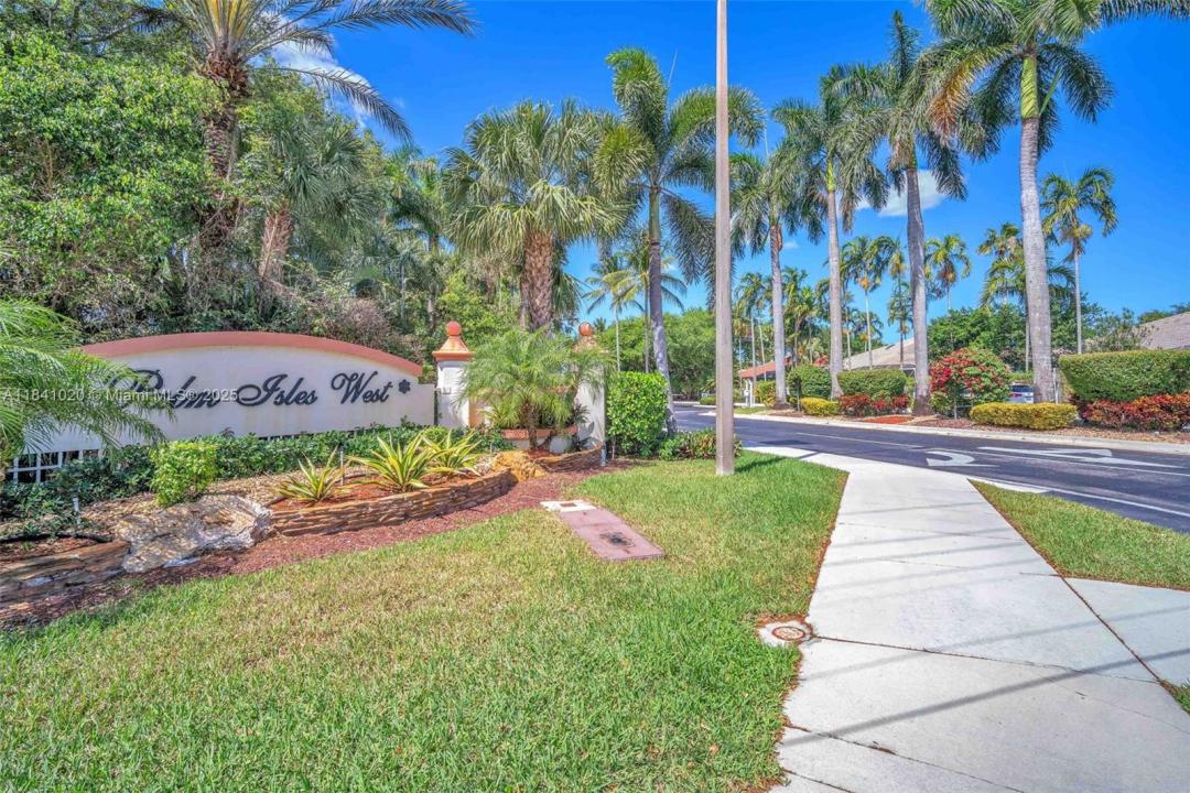9567 N Crescent View Dr N, Boynton Beach, Florida 33437