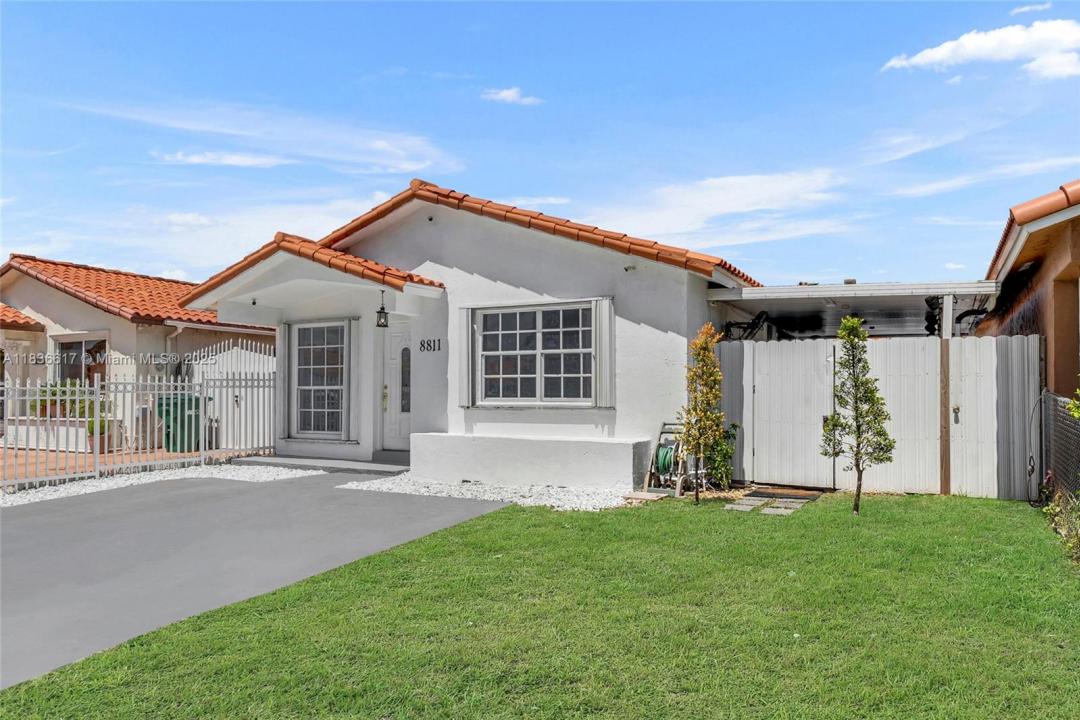 8811 NW 112th Ter, Hialeah Gardens, פלורידה 33018, ארצות הברית של אמריקה