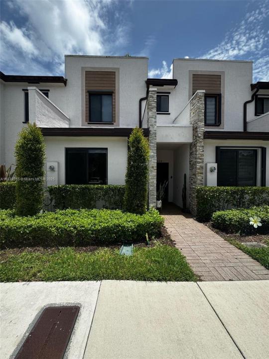 328 NE 208th Ter, Miami, Florida 33179, USA