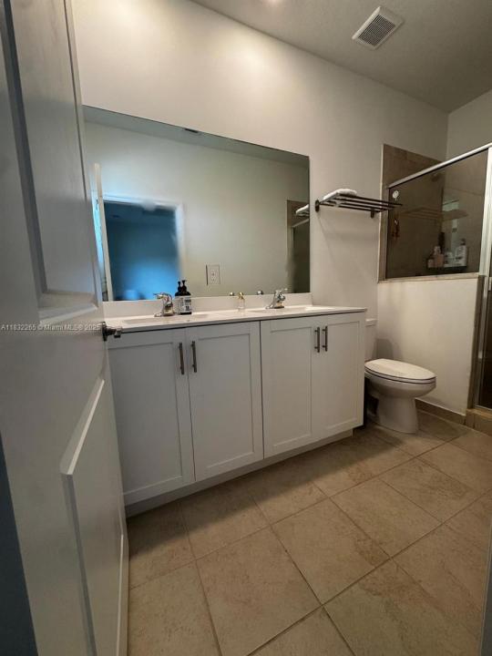328 NE 208th Ter, Miami, Florida 33179, USA