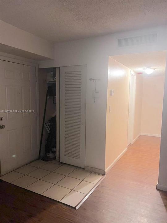 18101 NW 68th Ave D101, Hialeah, Florida 33015, Amerika Birleşik Devletleri