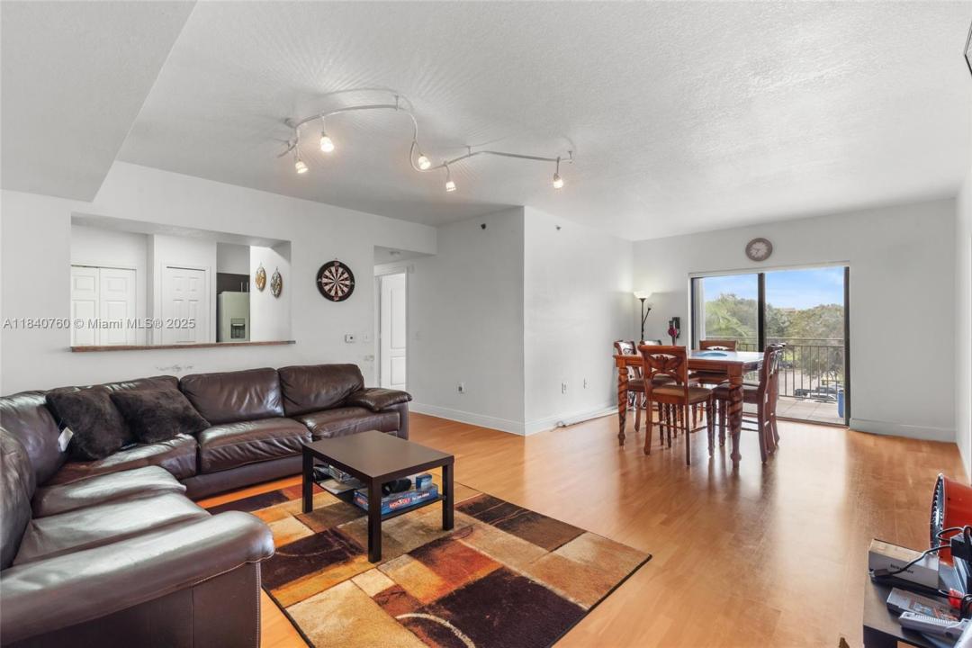 9340 Fontainebleau Blvd W411, Miami, Florida 33172, Stati Uniti