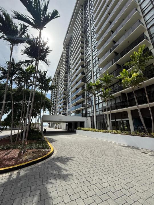 600 NE 36th St 204, Miami, Florida 33137
