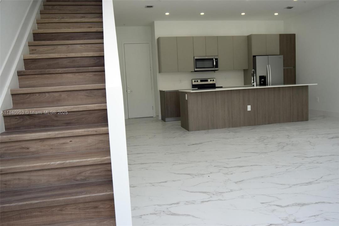 4218 NE 7th Terrace 4, Oakland Park, Floride 33334, États-Unis