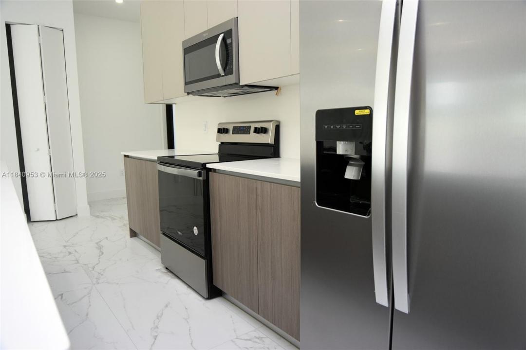 4218 NE 7th Terrace 4, Oakland Park, Floride 33334, États-Unis