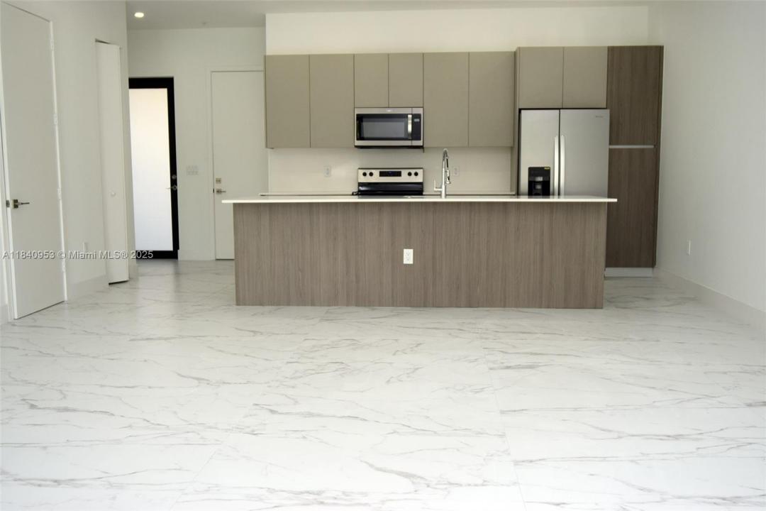 4218 NE 7th Terrace 4, Oakland Park, Floride 33334, États-Unis