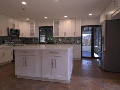 2159 Baton Rouge, Weston, Florida 33326, USA