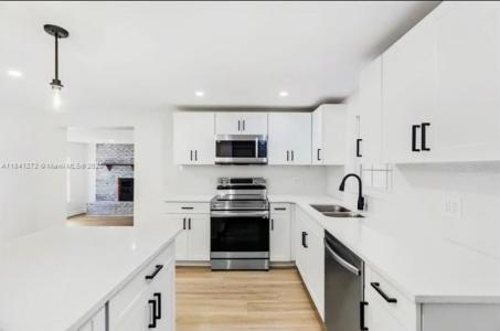 8020 N Edison, Tampa, Florida 33604, USA