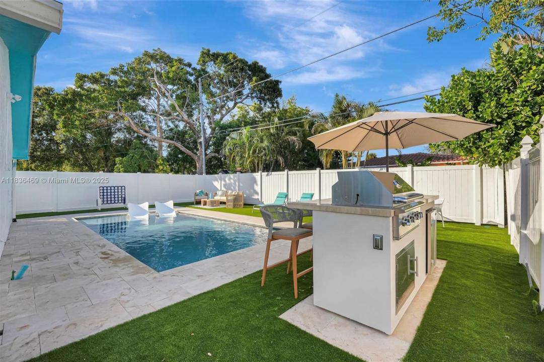 1319 SW 30th St B, Fort Lauderdale, 佛罗里达州 33315, 美国