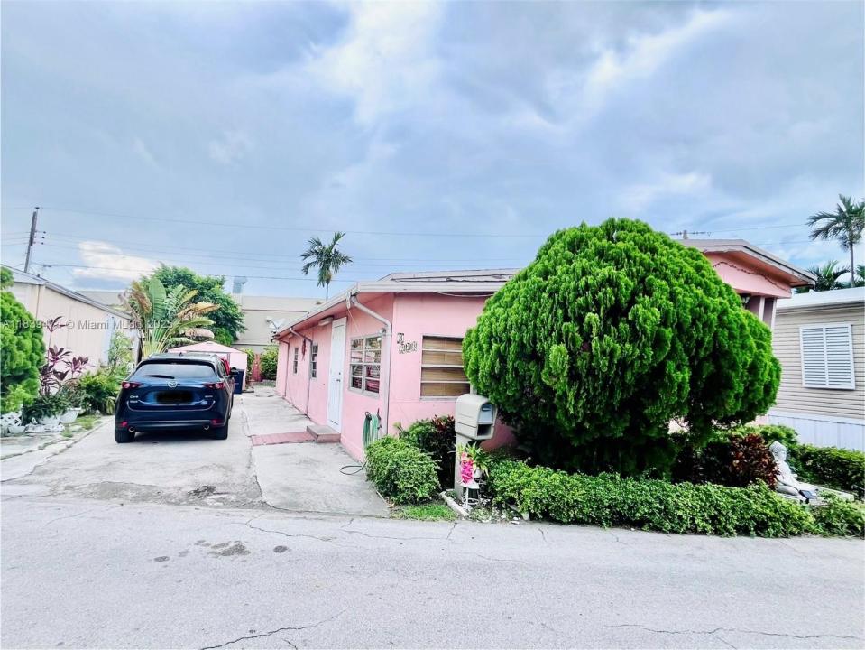8181 NW South River Dr, Medley, Florida 33166, Estados Unidos