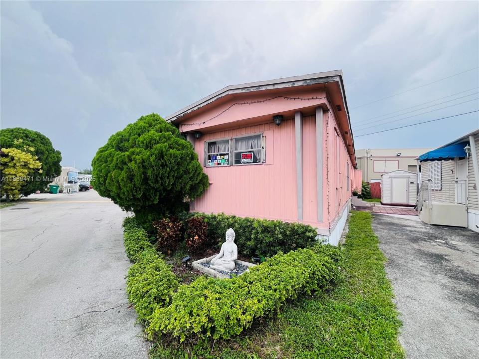 8181 NW South River Dr, Medley, Florida 33166, Estados Unidos