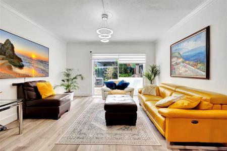 1187 NW 123rd Pl 204, Miami, Florida 33182, USA
