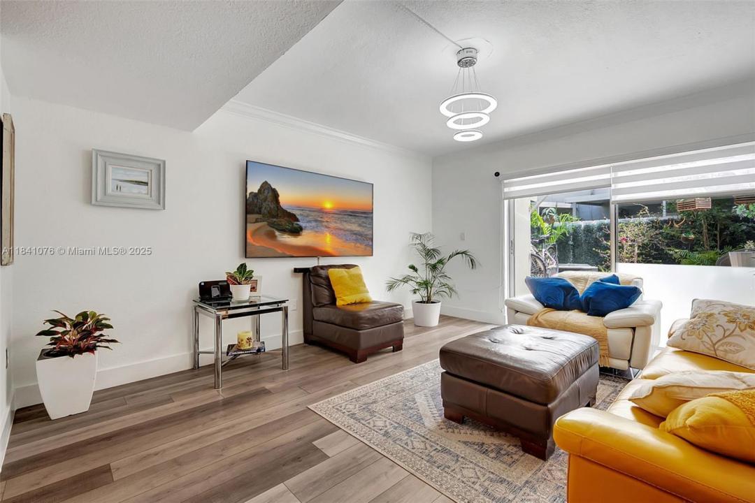 1187 NW 123rd Pl 204, Miami, Florida 33182, HOA KỲ