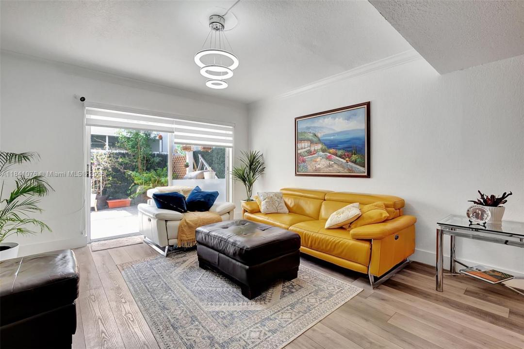 1187 NW 123rd Pl 204, Miami, Florida 33182, HOA KỲ