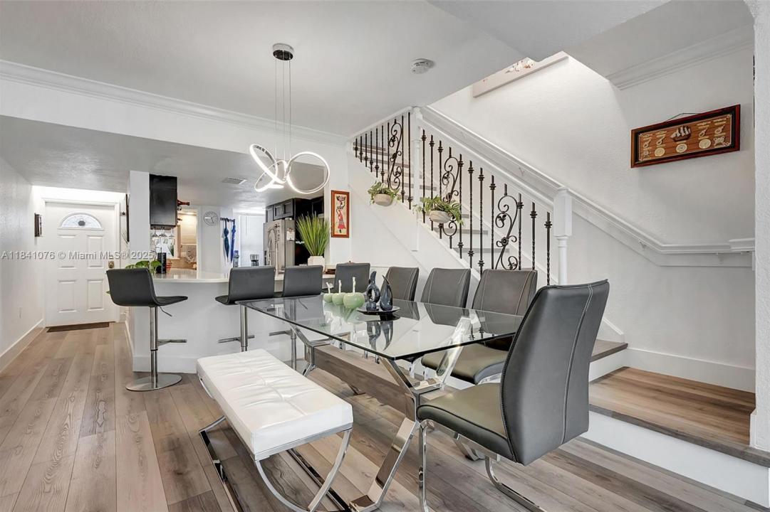 1187 NW 123rd Pl 204, Miami, Florida 33182, HOA KỲ