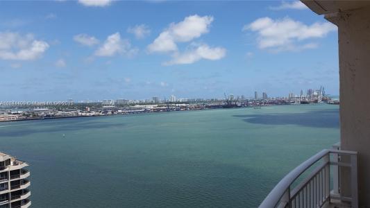770 Claughton Island Dr 2107, Miami, Florida 33131, USA