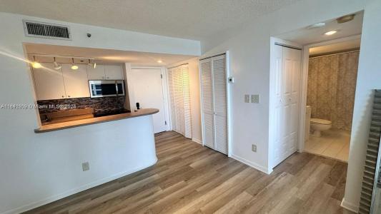 770 Claughton Island Dr 2107, Miami, Florida 33131, USA
