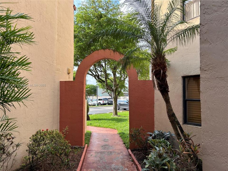 10229 NW 9th St Cir 114-2, Miami, Florida 33172, USA