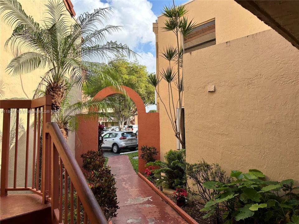 10229 NW 9th St Cir 114-2, Miami, Florida 33172, USA