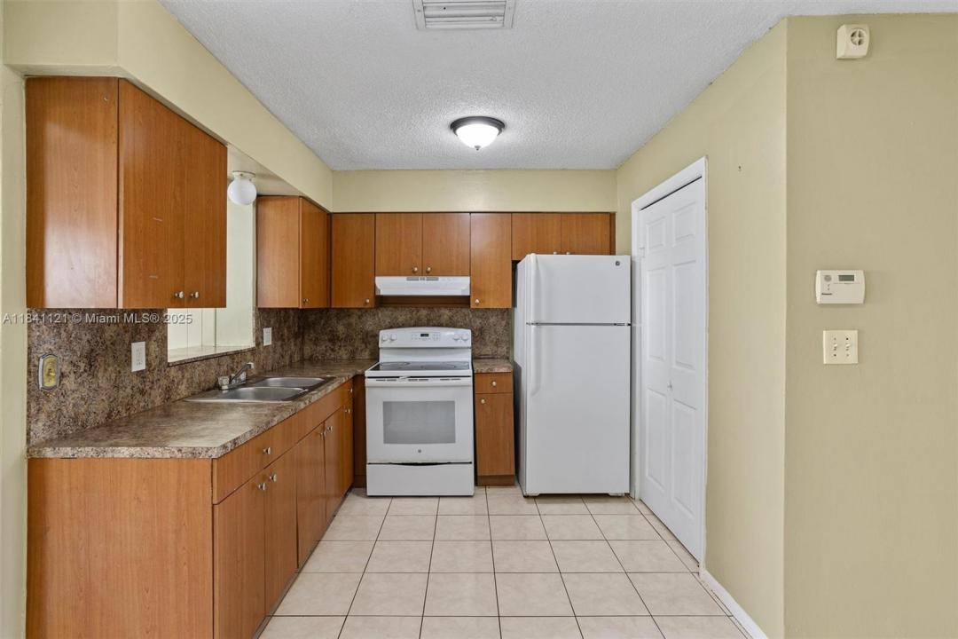 1630 NW 52nd Ave, Lauderhill, Floride 33313, États-Unis