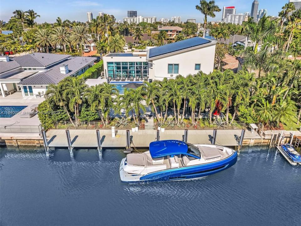 307 Holiday Dr, Hallandale Beach, Флорида 33009, Соединенные Штаты