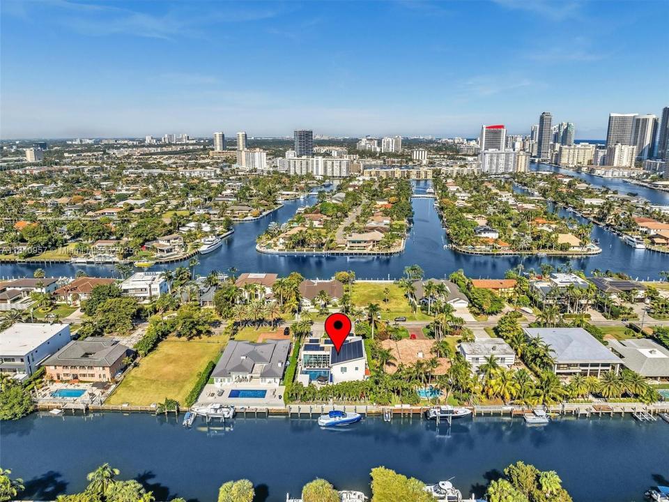 307 Holiday Dr, Hallandale Beach, Флорида 33009, Соединенные Штаты