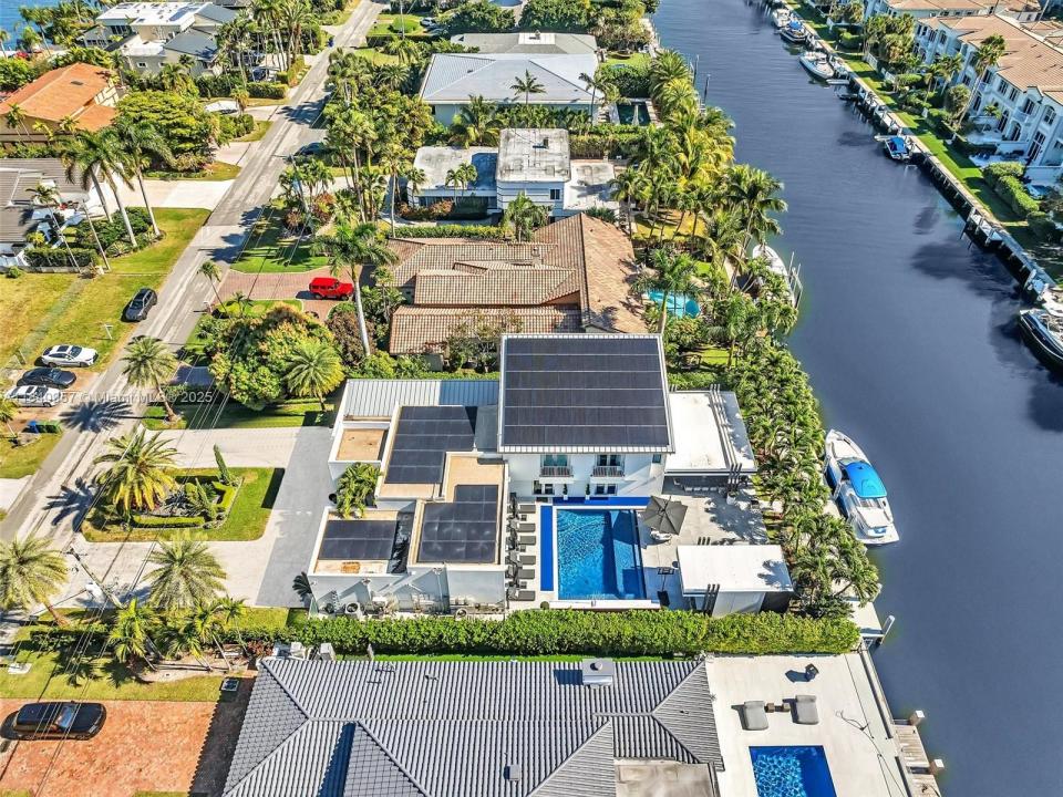 307 Holiday Dr, Hallandale Beach, Флорида 33009, Соединенные Штаты