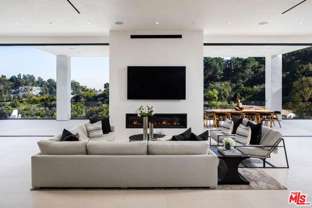 Somma Way, Los Angeles, California 90077