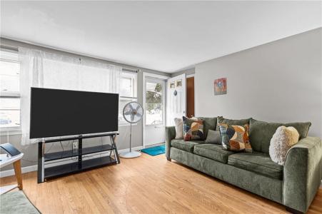 30 Archdale Drive, Warwick, Rhode Island 02889, USA