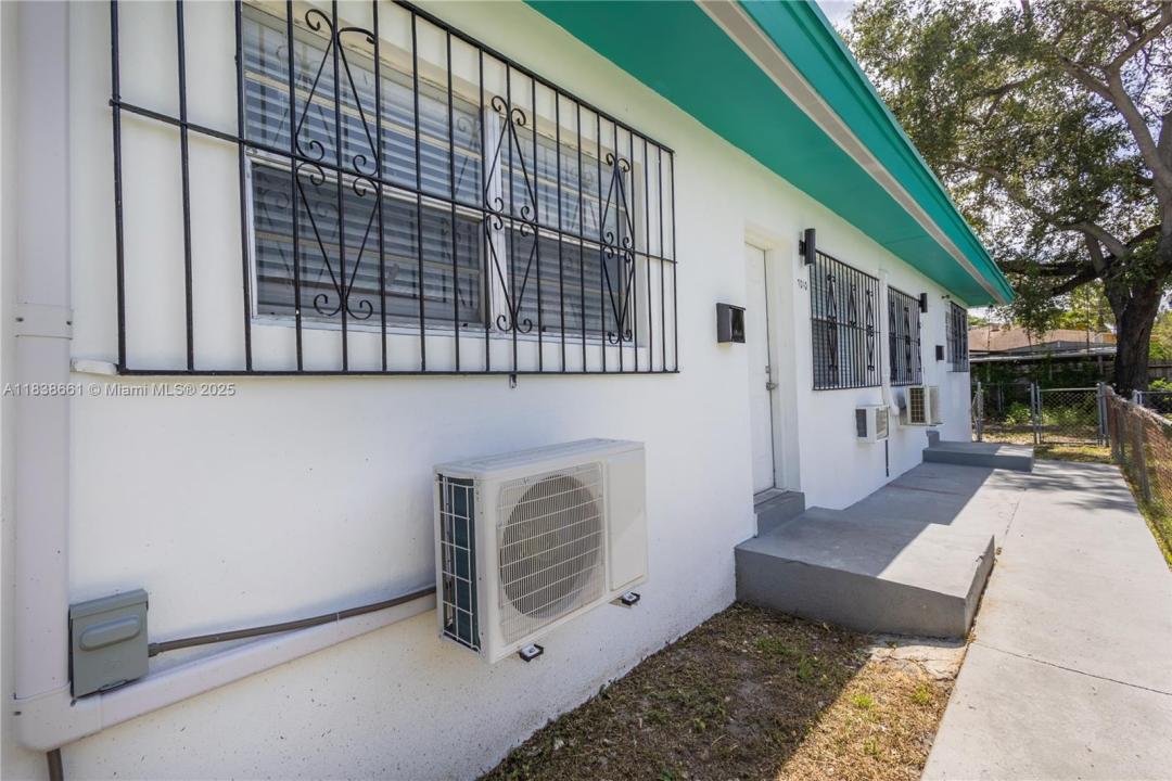 7010 NW 5th Pl 0, Miami, Floride 33150, États-Unis