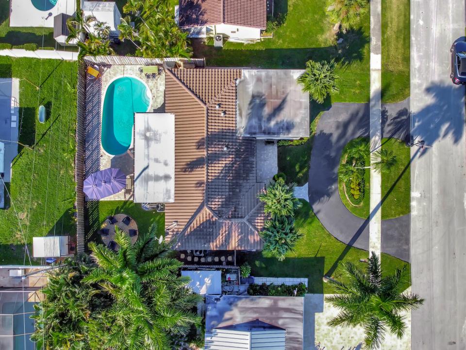 908 SE 16th Street, Deerfield Beach, Florida 33441
