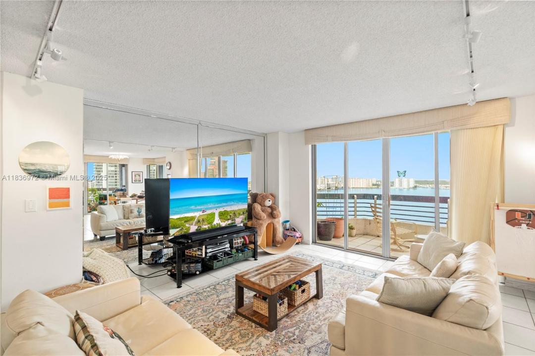 19101 NE 36th Ct 2405, Aventura, Florida 33180, USA