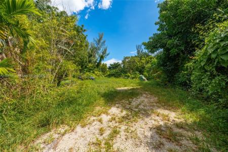 6415 NW 1st Pl, Miami, Florida 33150, USA
