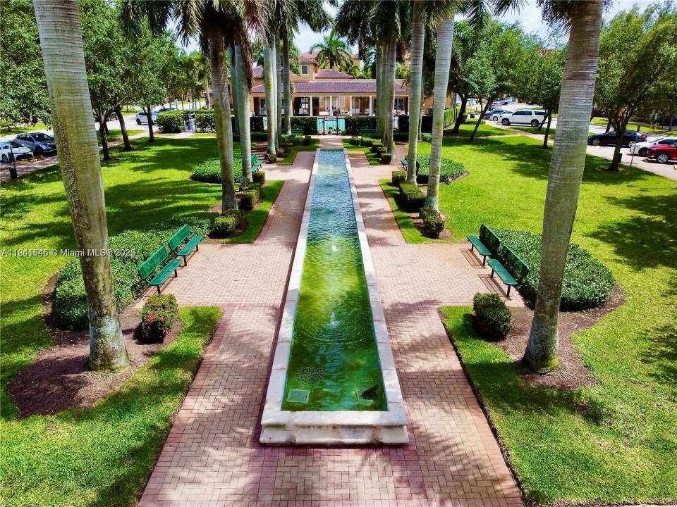 14615 SW 14th St 14615, Pembroke Pines, Floryda 33027, USA