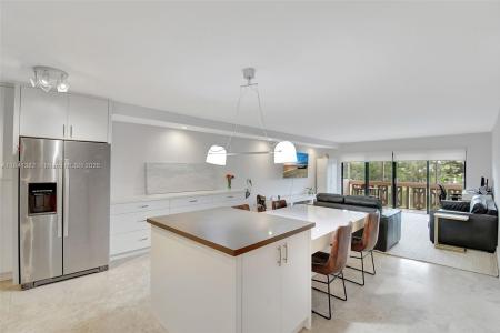 800 NE 195th St 212, Miami, Florida 33179, USA