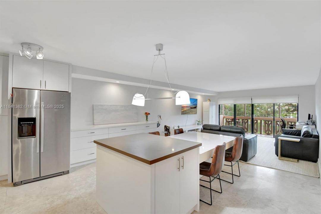 800 NE 195th St 212, Miami, Florida 33179, Stati Uniti