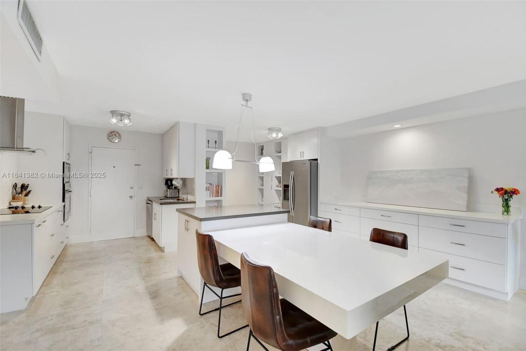 800 NE 195th St 212, Miami, Florida 33179, Stati Uniti