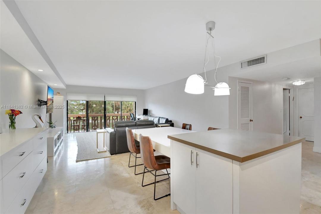 800 NE 195th St 212, Miami, Florida 33179, Stati Uniti