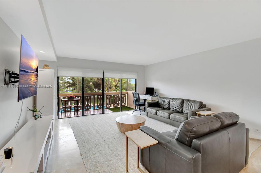 800 NE 195th St 212, Miami, Florida 33179, Stati Uniti