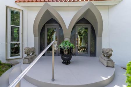 6867 SW 62nd Ter, South Miami, Florida 33143, USA