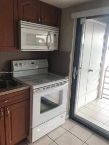 2730 W 60th St 66, Hialeah, Florida 33016, USA
