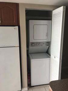 2730 W 60th St 66, Hialeah, Florida 33016, USA