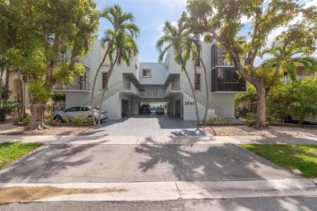 3862 NE 171st St B, North Miami Beach, Florida 33160, USA