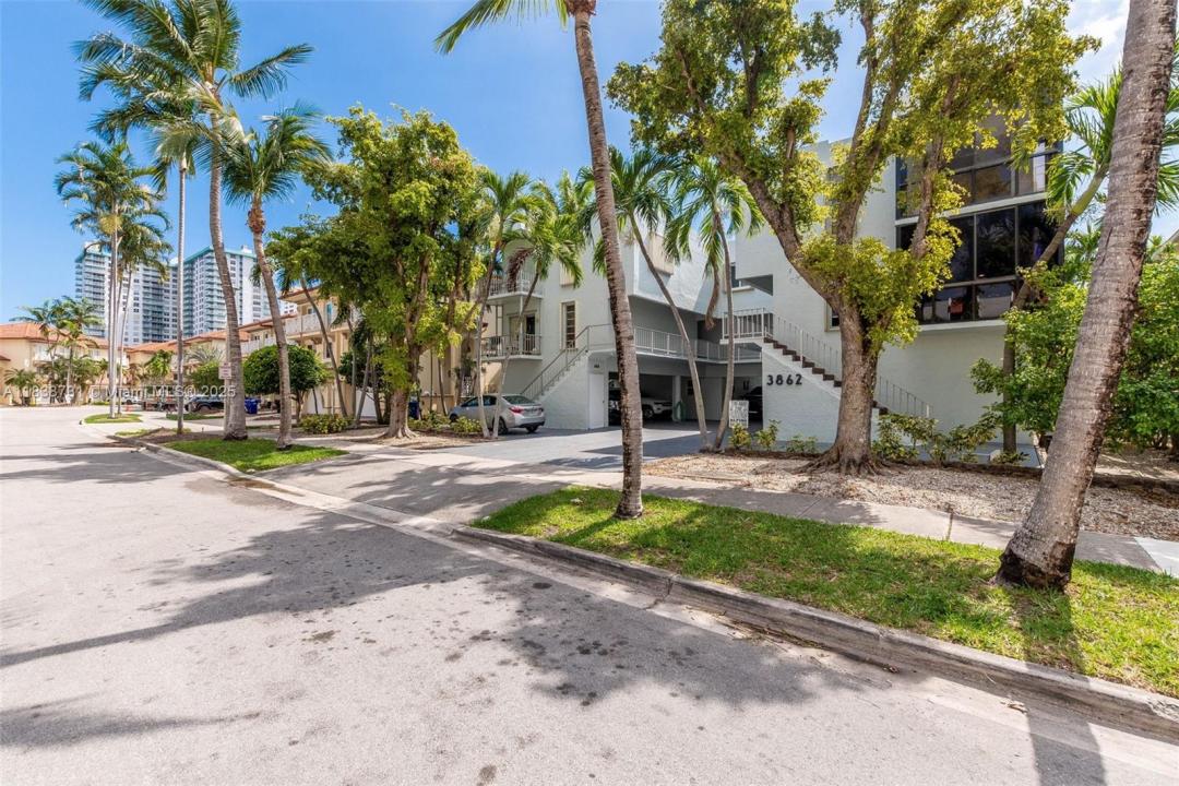 3862 NE 171st St B, North Miami Beach, Flórida 33160, Estados Unidos