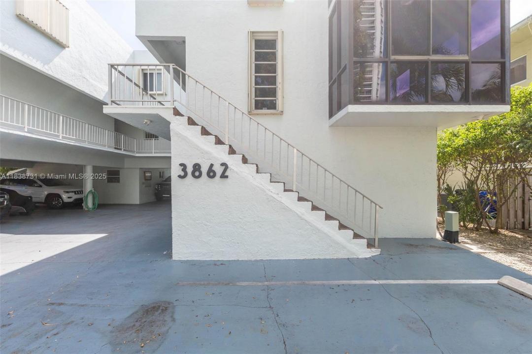 3862 NE 171st St B, North Miami Beach, Flórida 33160, Estados Unidos