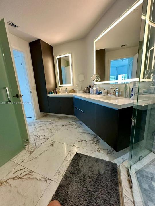 851 NE 1st Ave 3005, Miami, Florida 33132, Estados Unidos