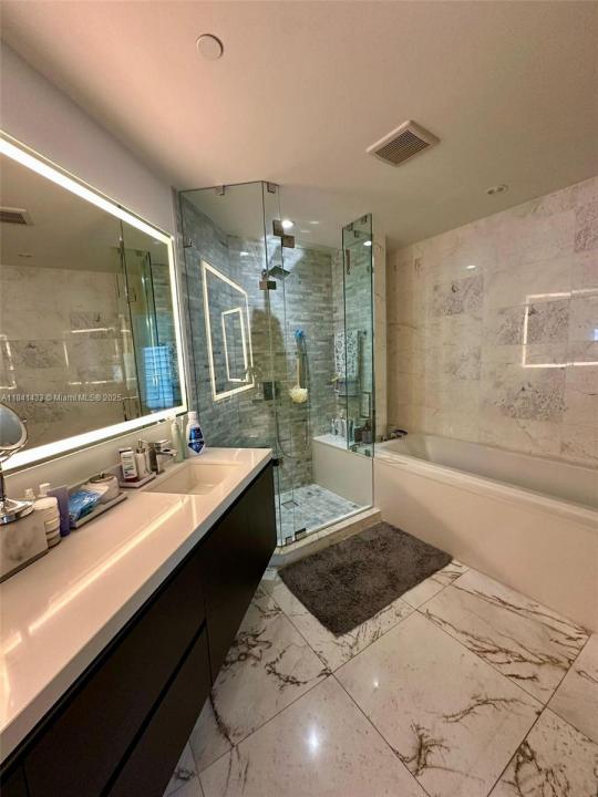 851 NE 1st Ave 3005, Miami, Florida 33132, Estados Unidos