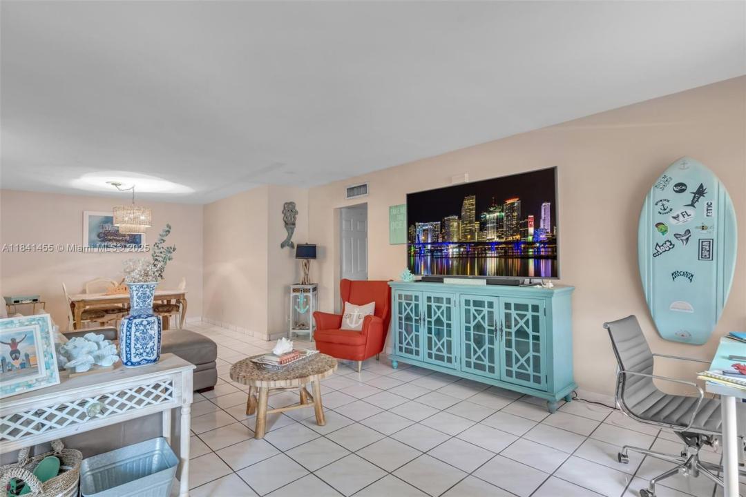 12850 SW 43rd Dr 256-B, Miami, Florida 33175
