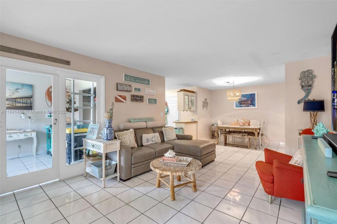 12850 SW 43rd Dr 256-B, Miami, Florida 33175