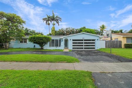 19820 SW 83rd Ave, Cutler Bay, Florida 33189, USA